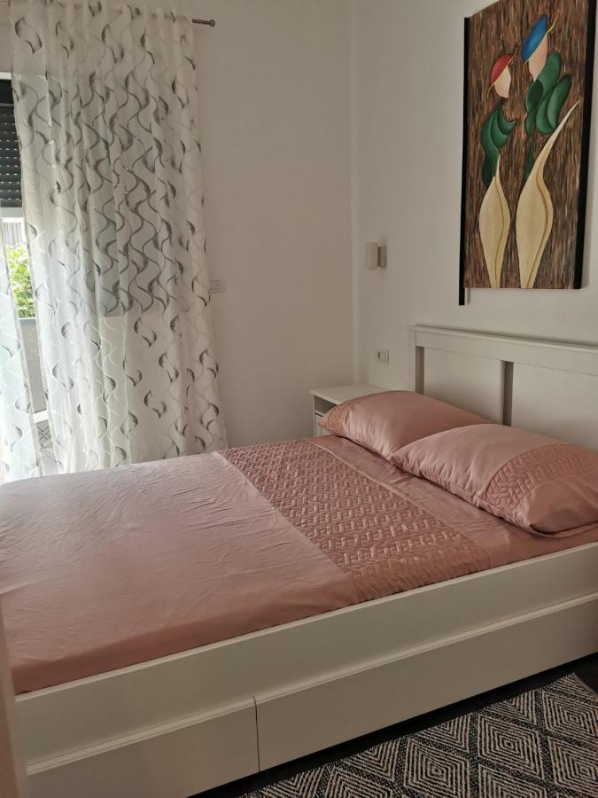Apartment Oasis In The Near Amfiteatar,free Parking And Free Wi-fi Pula